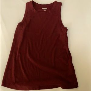 Small maroon Old Navy tank top!